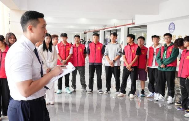 暖心护航启新程——2025级新生入学报到